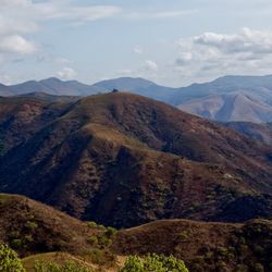Panoramic view of the green Barberton Makhonjwa Mountains.