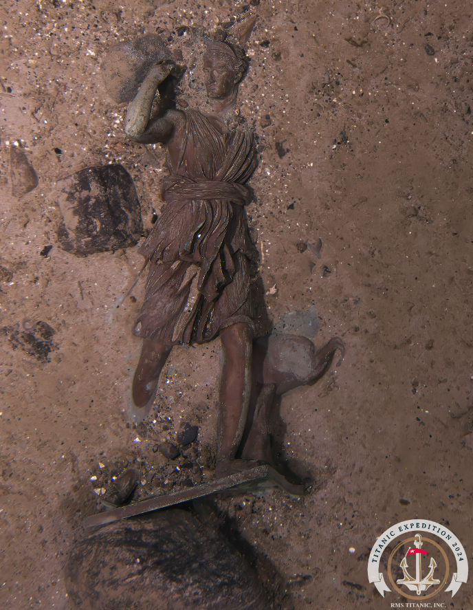 The recent expedition to the Titanic's shipwreck captured the sight of the bronze statue “Diana of Versailles". The recent expedition to the Titanic's shipwreck captured the sight of the bronze statue “Diana of Versailles".